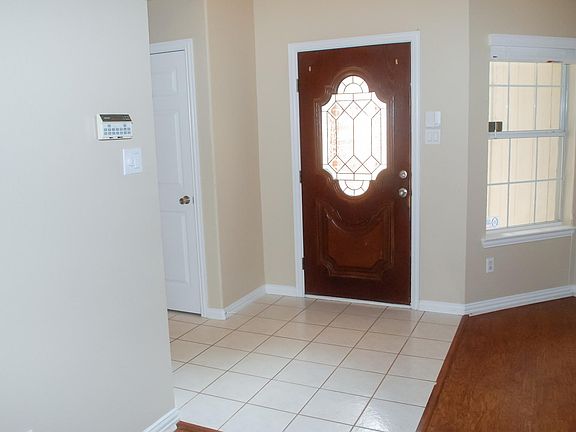 2nd image of 3401 Cliff Oaks Dr