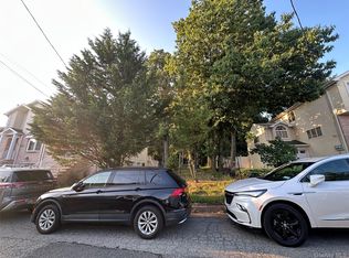 55 Quail Ln, Staten Island, NY 10309