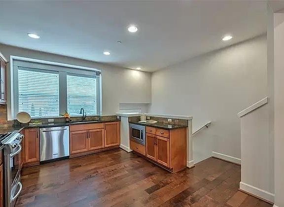 4th image of 1019 10th Ave Ne #4-2