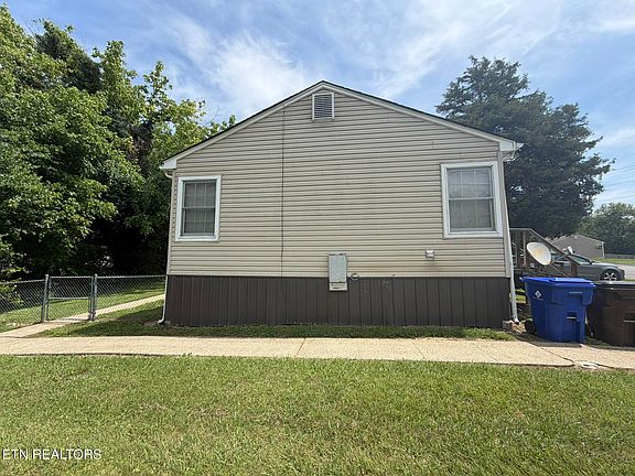 3rd image of 146 Lancaster Rd