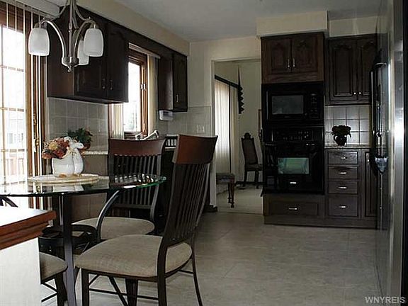 5th image of 23 Rockdale Dr
