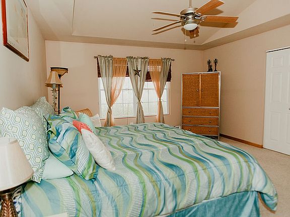 Master bedroom w/ 2 closets