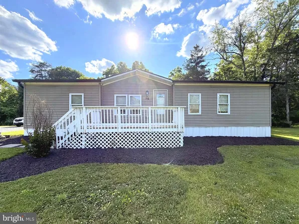 75 Lindas Ln, Kearneysville, WV 25430