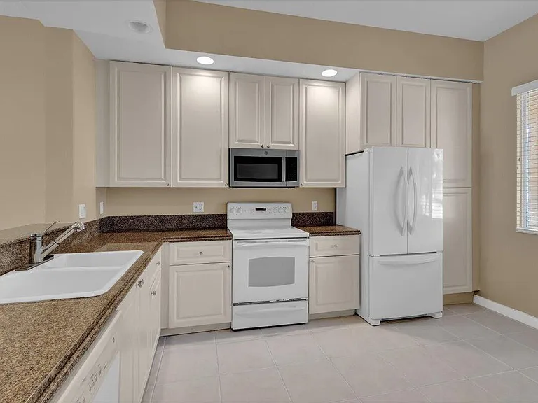 5 Harbour Isle Dr E #103 — Photo 12