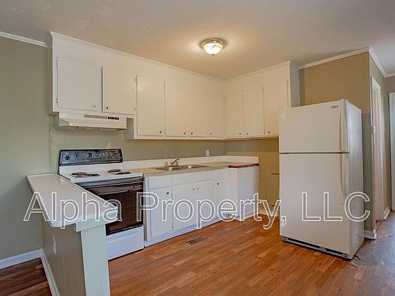 2nd image of 105 Foster Cir Unit 5