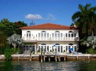 5313 N Bay Rd, Miami Beach, FL 33140