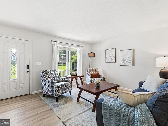 5th image of 121 Maple Ln