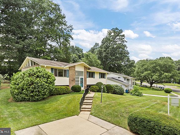 2nd image of 5020 Gainsborough Dr