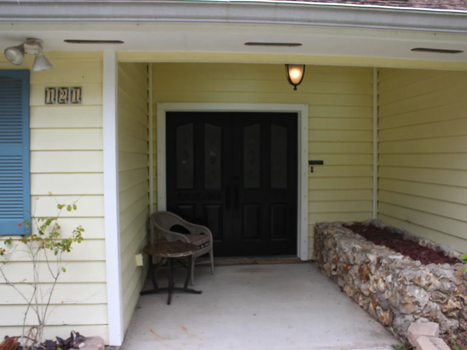 3 bed, 2408 sqft, $2,500 — Photo 2