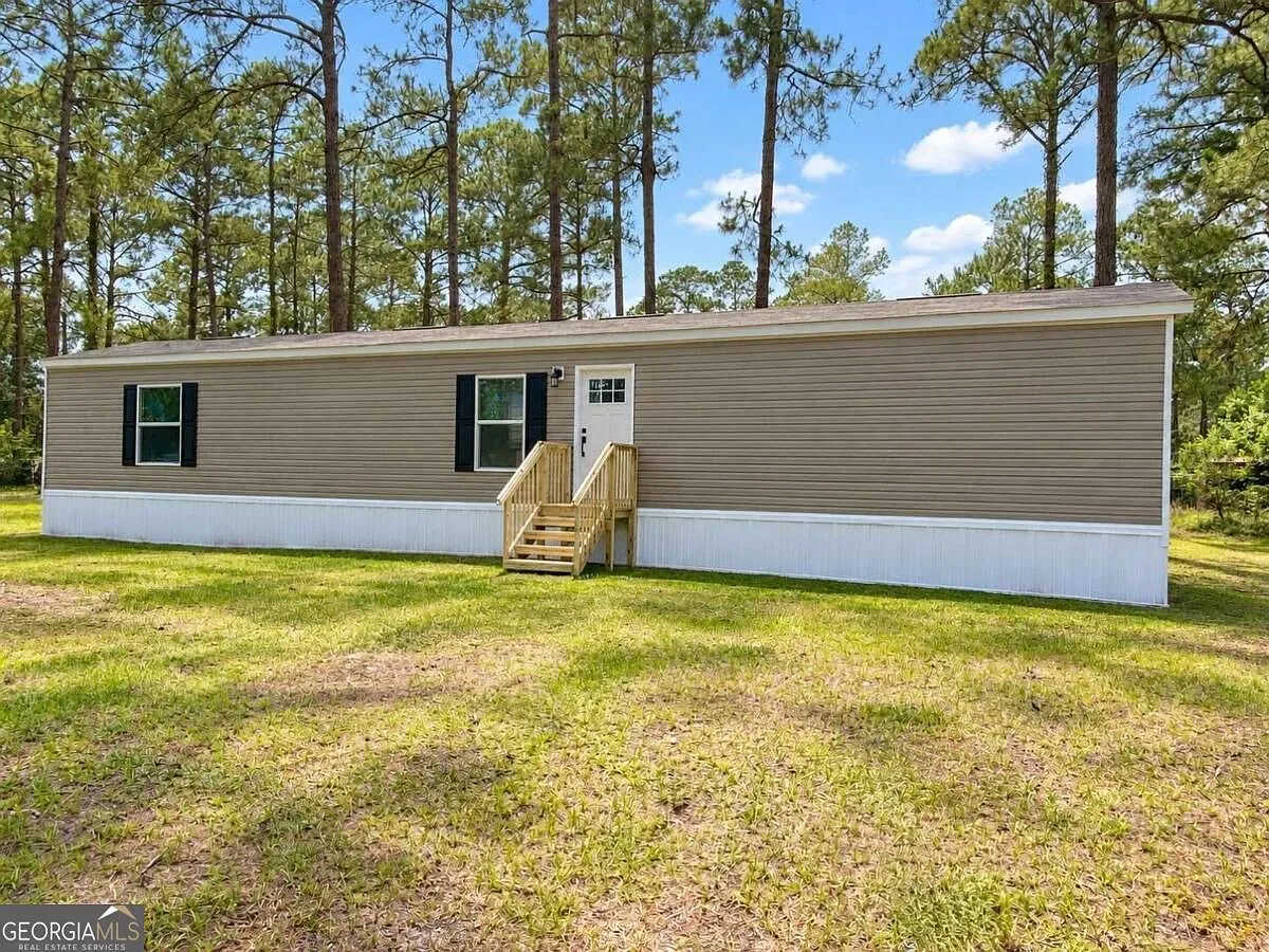 3 bed, 2.0 bath, 1050 sqft, $1,400 — Photo 1