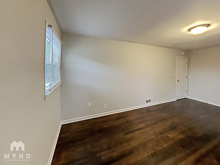2715 Carriage Ln — Photo 8