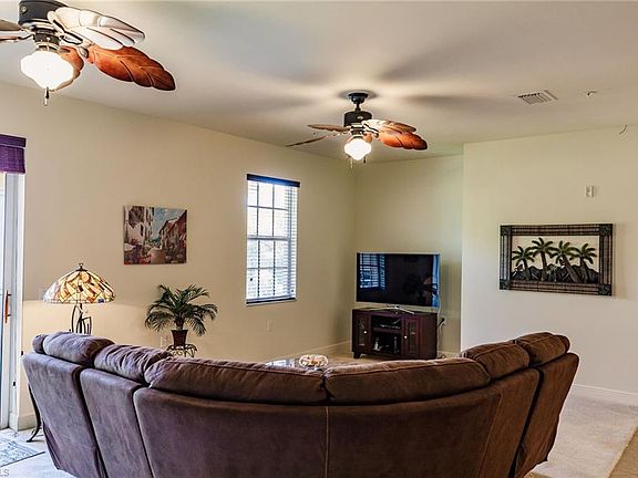 5th image of 1516 SW 50th St APT 301