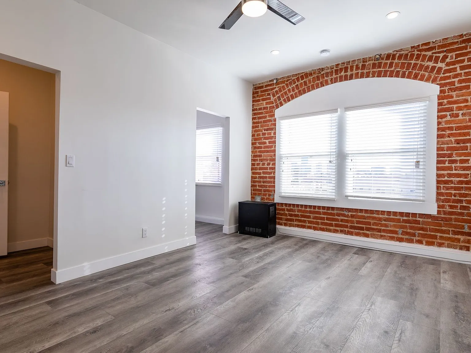 Kenmore II Apartments | Renovated Apartments with Exposed Brick in Koreatown — Photo 3