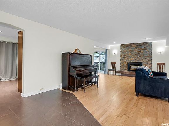 5th image of 3445 Caen STREET