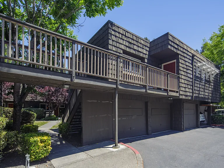 Cedarwood Apartments — Photo 11