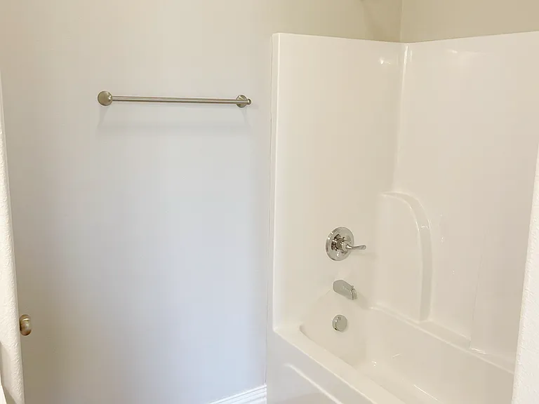 305 Western Hills Dr — Photo 10