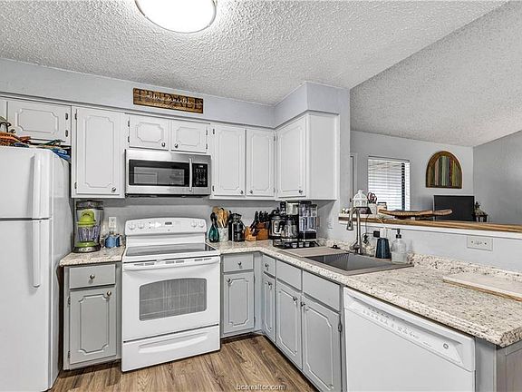 5th image of 712 San Mario Ct