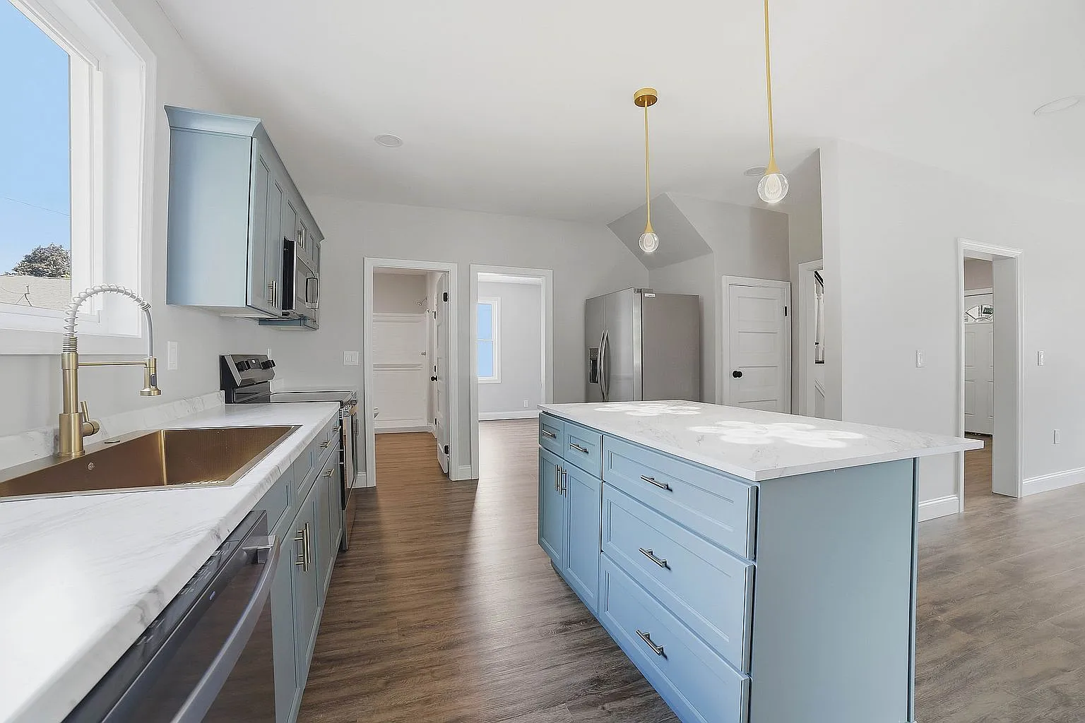 4 bed, 2100 sqft, $3,700 — Photo 3