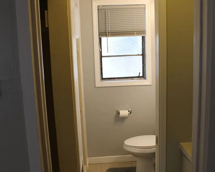 704 N Sanders St — Photo 9