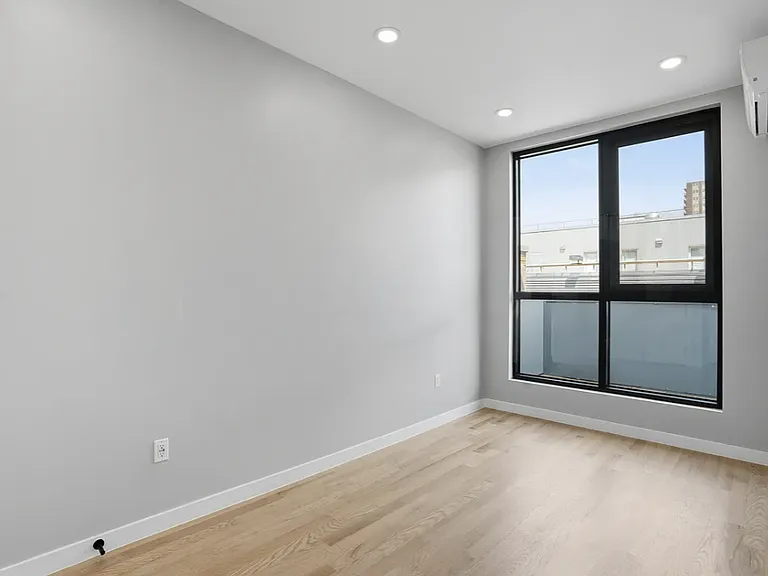 356 E 8th St #Penthouse 4 — Photo 9