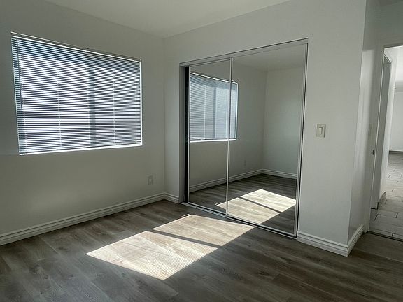 3rd image of 9607 Orion Ave