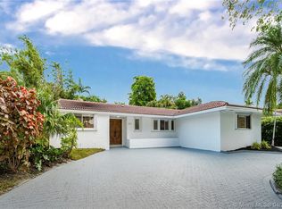 2433 NE 202nd St, Miami, FL 33180