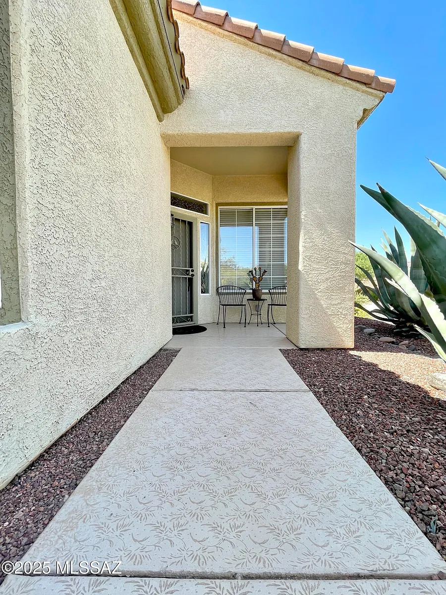 Building Photo - 13045 N Burrobush Loop