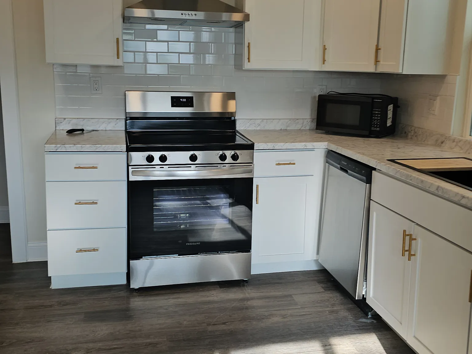 3 bed, 1.5 bath, 2260 sqft, $2,050 — Photo 2