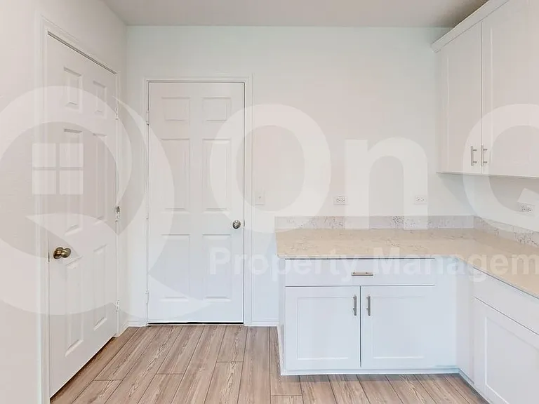 812 Poppy Cove Ln — Photo 8