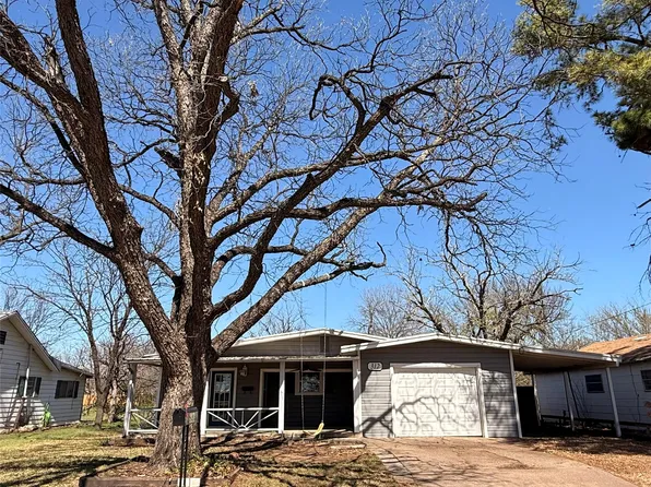 312 W Church St, Olney, TX 76374