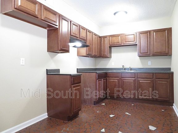 3rd image of 863 Tampa Ave