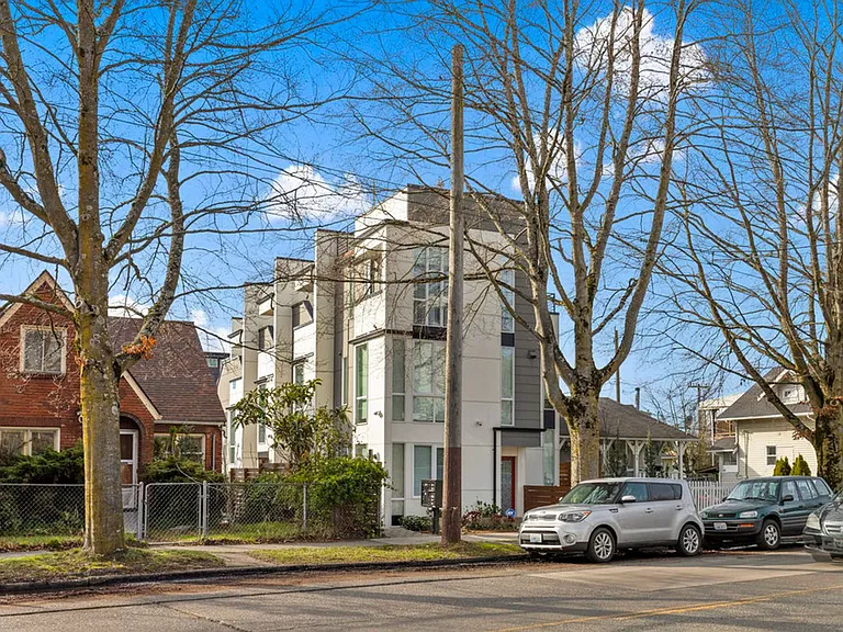 3415 Beacon Ave S #B — Photo 23
