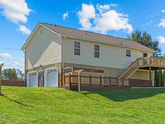 3rd image of 141 Kanes Ct