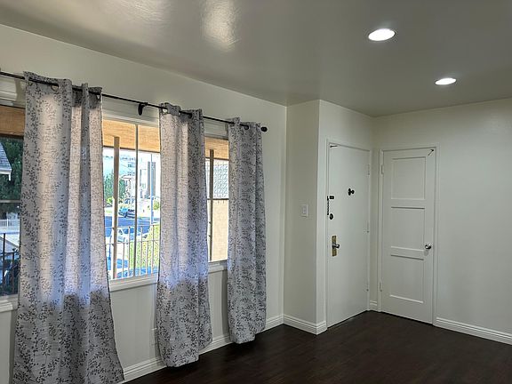5th image of 4712 Elmwood Ave APT 6