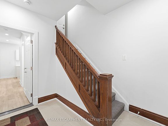 3rd image of 968 Main St E