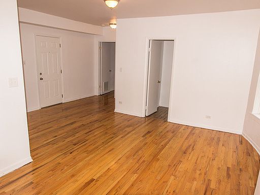 2nd image of 4505 N Malden St APT 1B