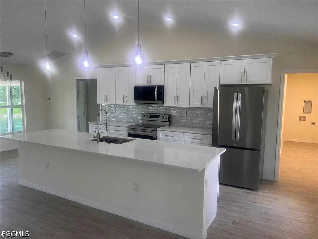 4 bed, 3.0 bath, 1650 sqft, $2,100 — Photo 3