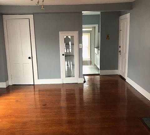 4th image of 547 Franklin St APT 3