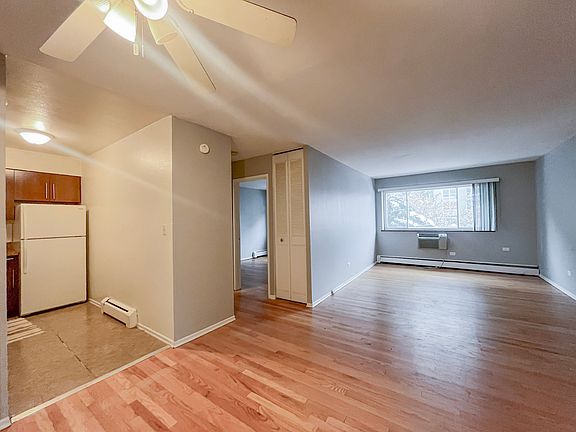 4th image of 742 W Buena Ave #402