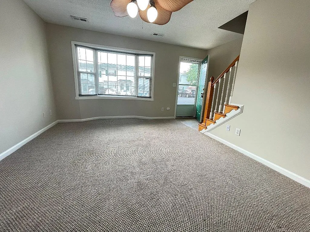 2 bed, 1.5 bath, 1041 sqft, $1,200 — Photo 4