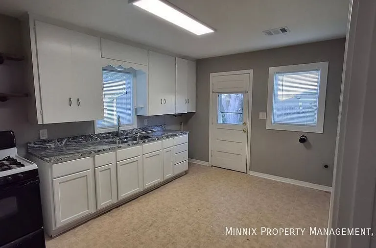 2608 6th Ave — Photo 7