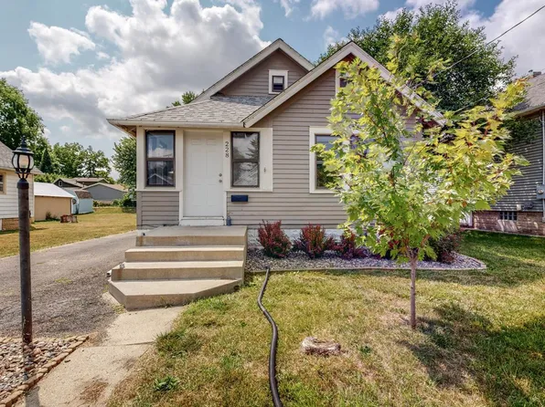 228 11th St NW, Rochester, MN 55901
