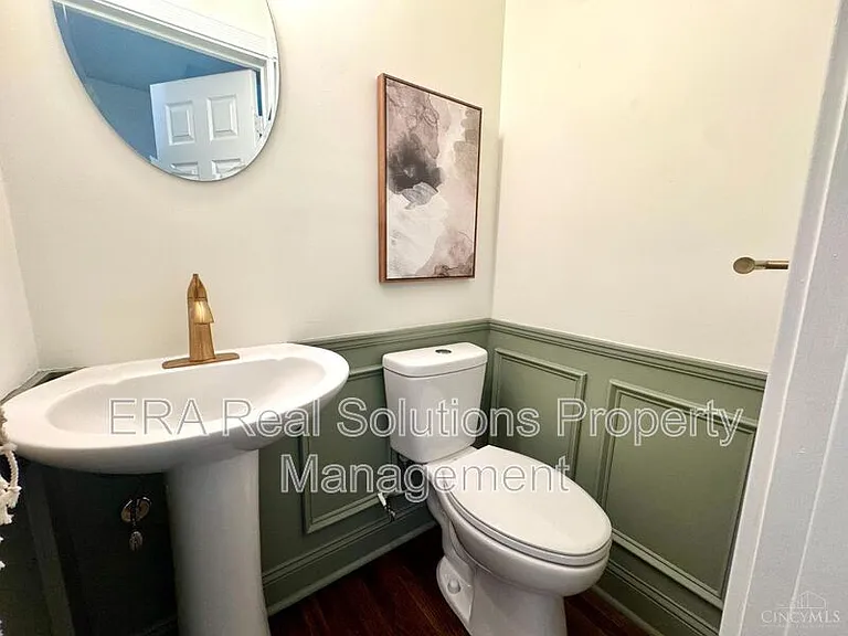1600 Brewster Ave — Photo 12