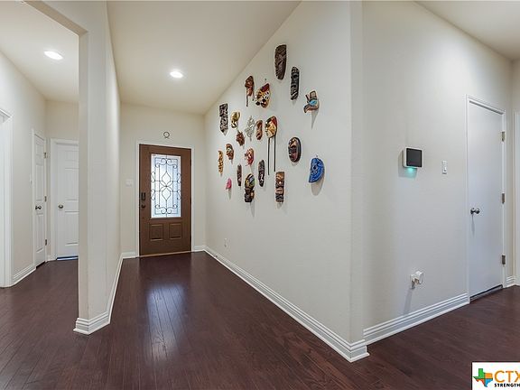 5th image of 825 Green Meadows Dr
