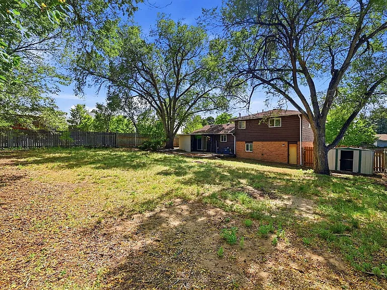 1087 Hathaway Dr — Photo 25