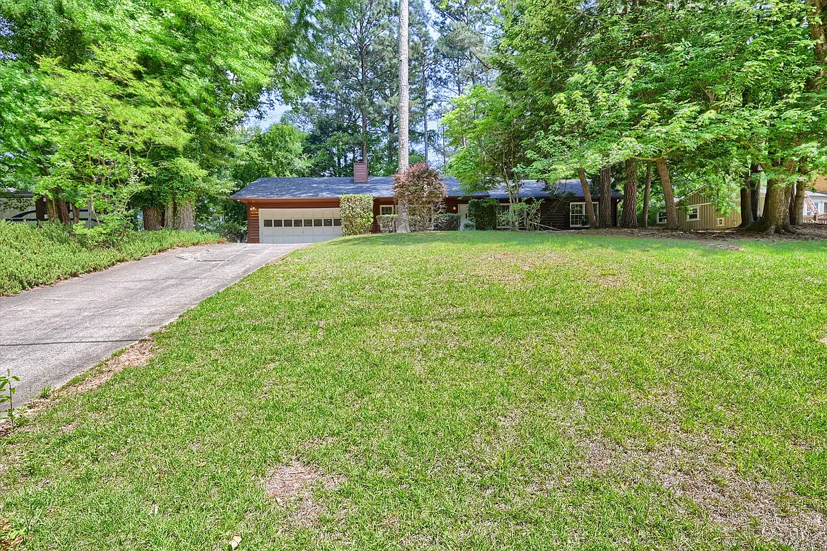 Building Photo - 509 River Lakeside Ln
