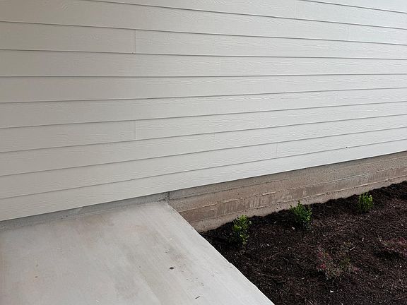 5th image of 2615 Derwent Dr