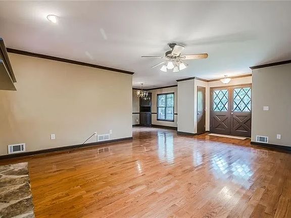 5th image of 204 Hickory Rdg