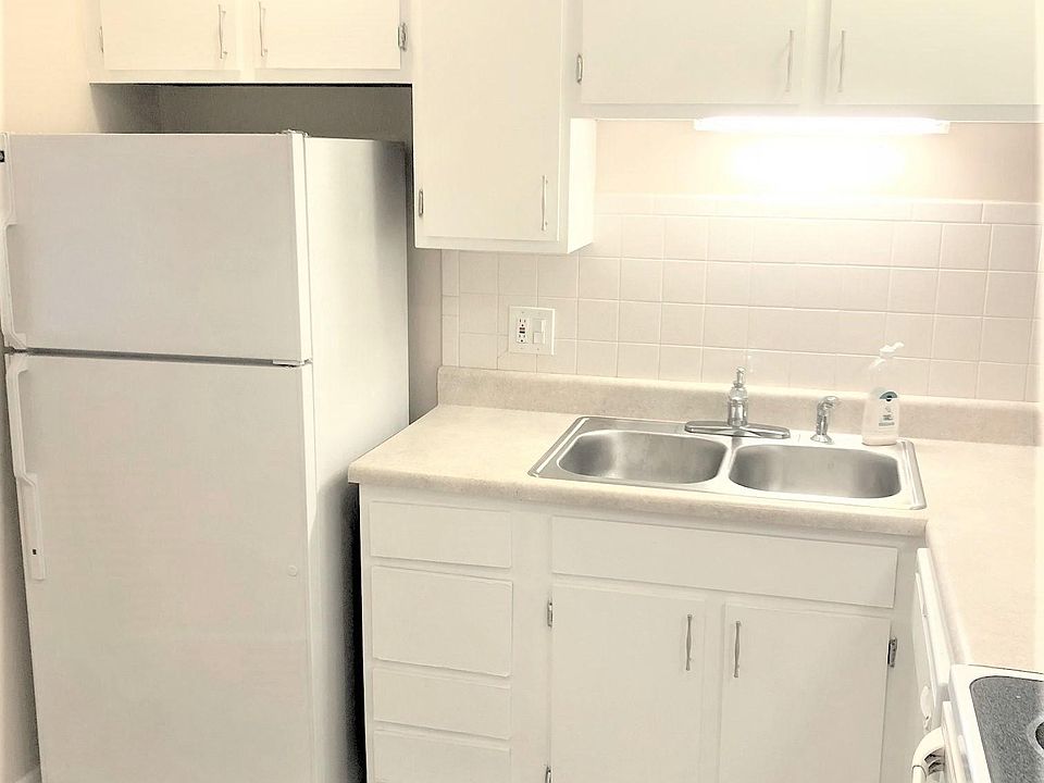1st image of 4400 1st St N Unit 405