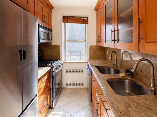 920 East 17th Street image 1 of 14